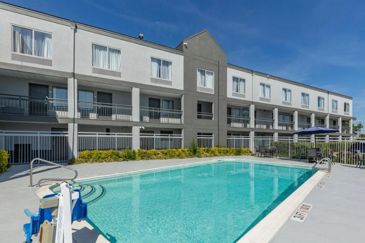 Quality Inn Fayetteville Near Fort Bragg Exterior foto