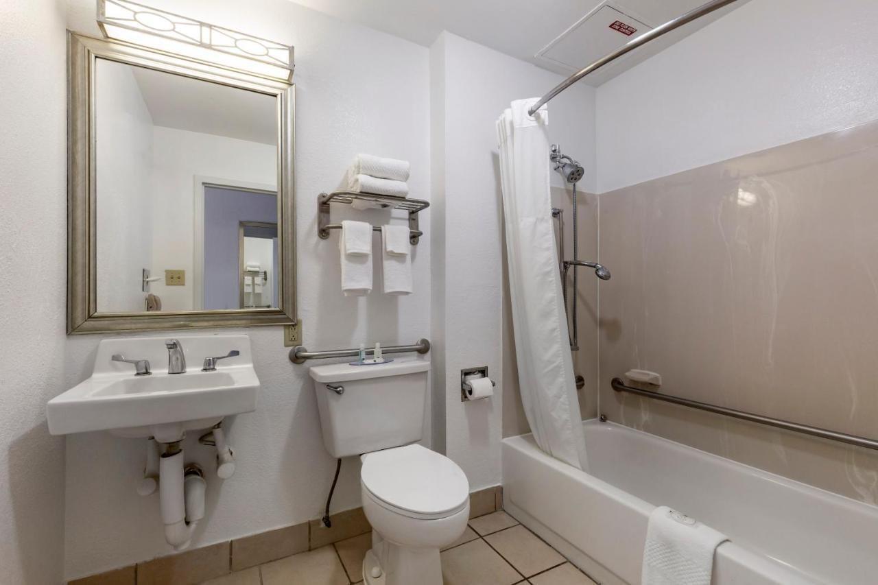 Quality Inn Fayetteville Near Fort Bragg Exterior foto